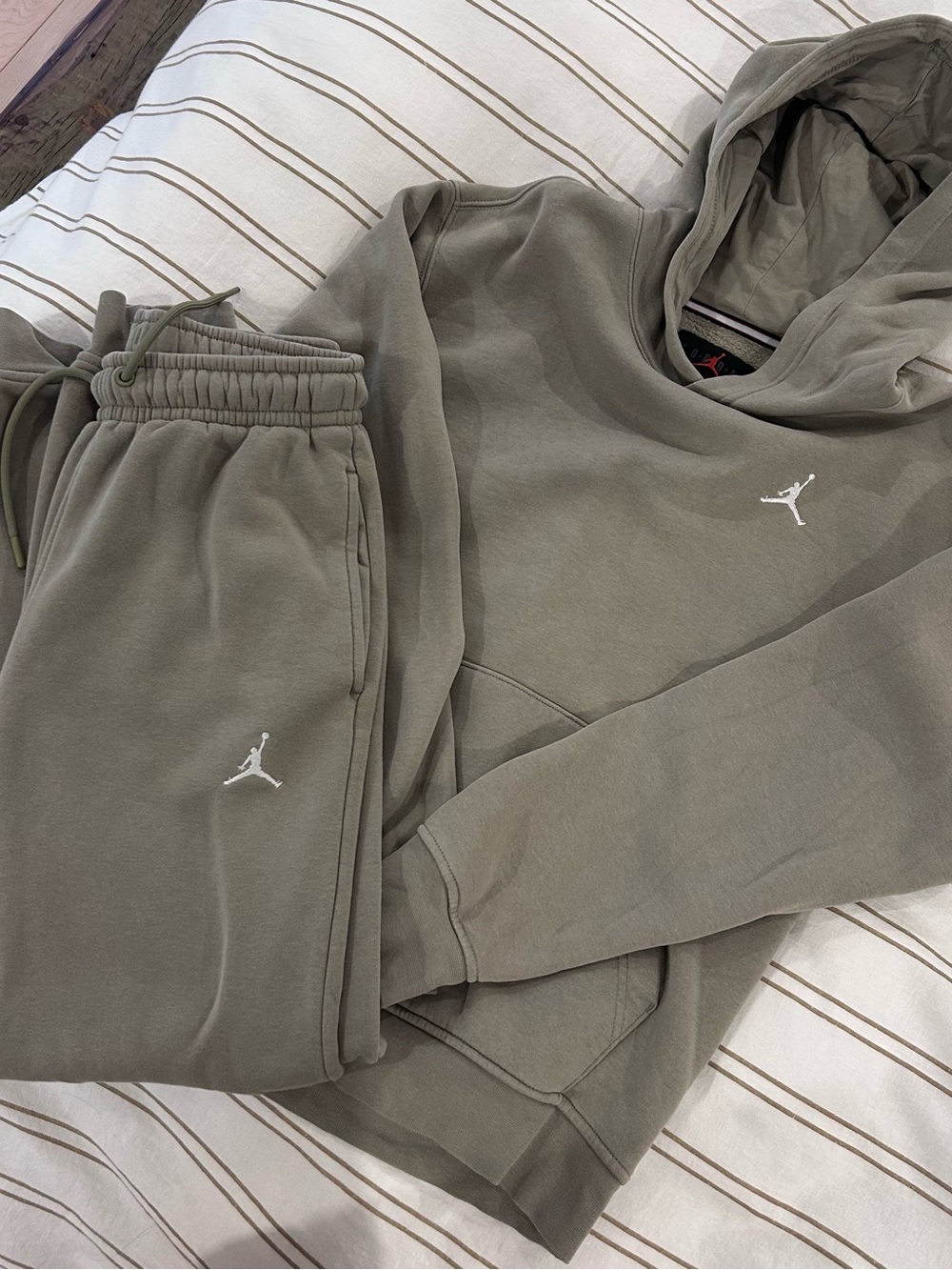 Jordan Kids Olive Green Jogger Sweatpants with White Jumpman